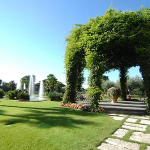 **** Szálloda Royal Garden Milano Olaszország